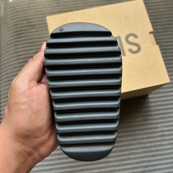 Yeezy Slide Onyx Infants - Picture 4 of 4